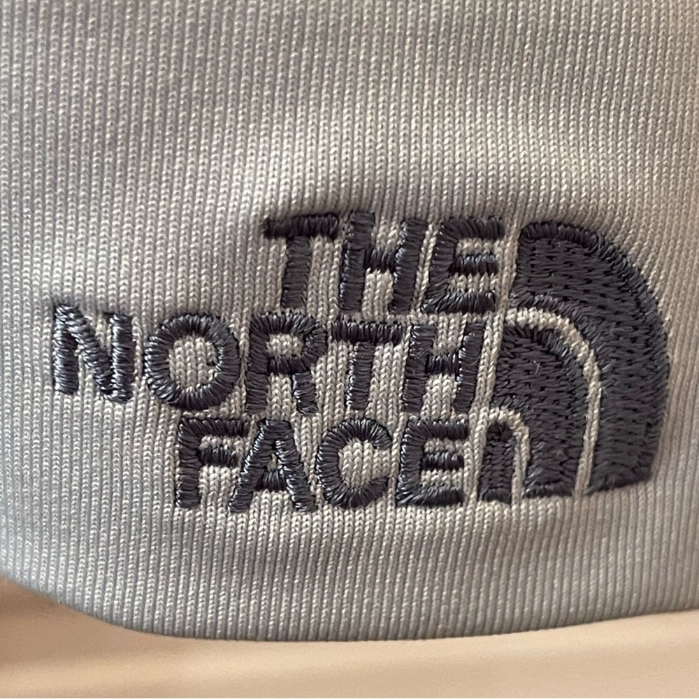 The North Face Women’s XL Sky Blue Hooded Pullover Lightweight VaporWick - Picture 5 of 12